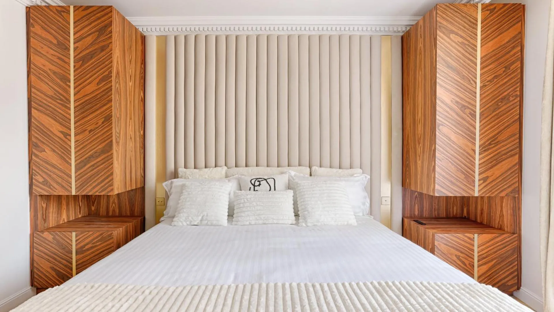 Stunning 2 Bedroom At Montparnasse Paris Apartment